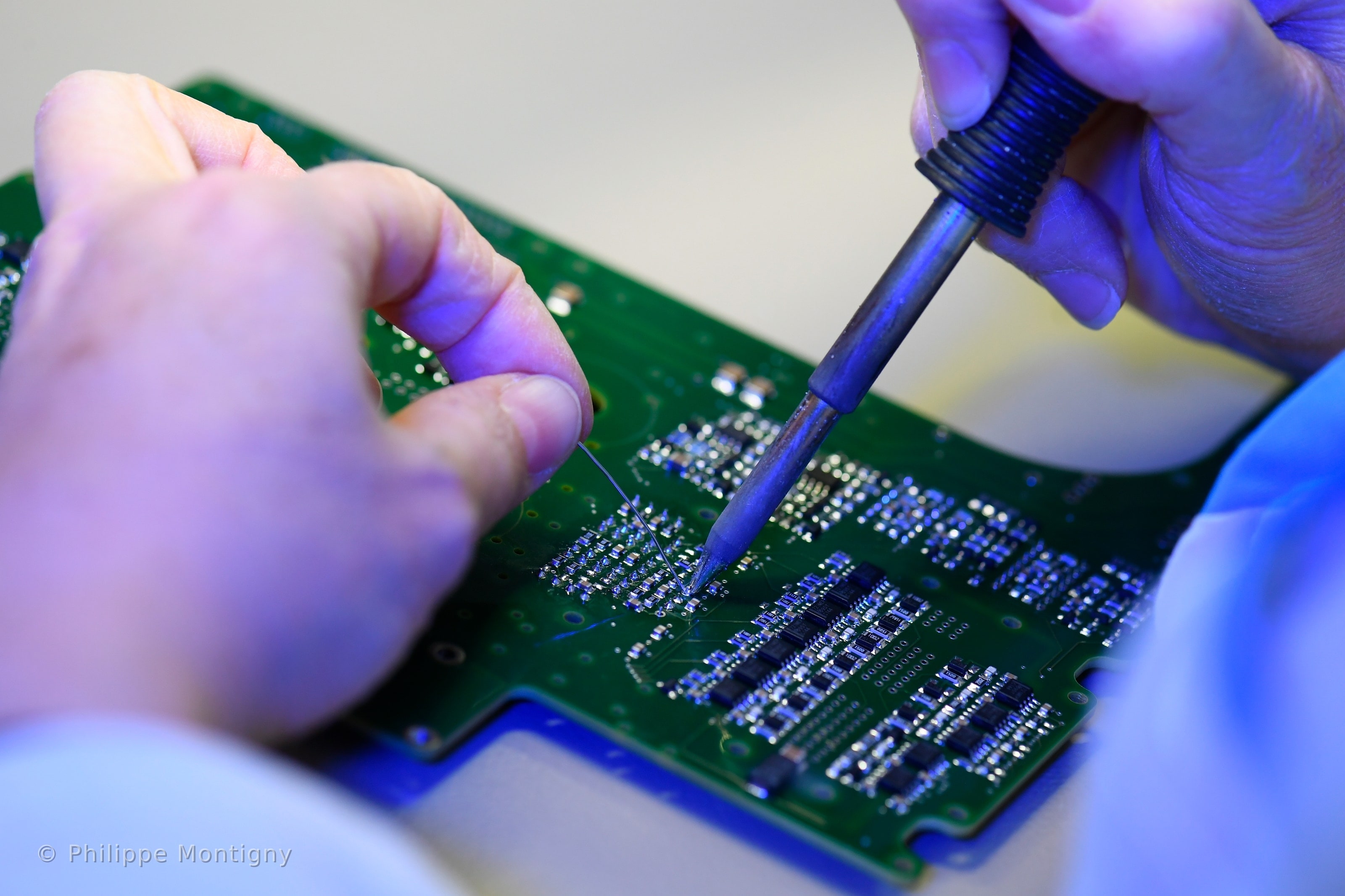 Contrôle d'une carte électronique en atelier de production