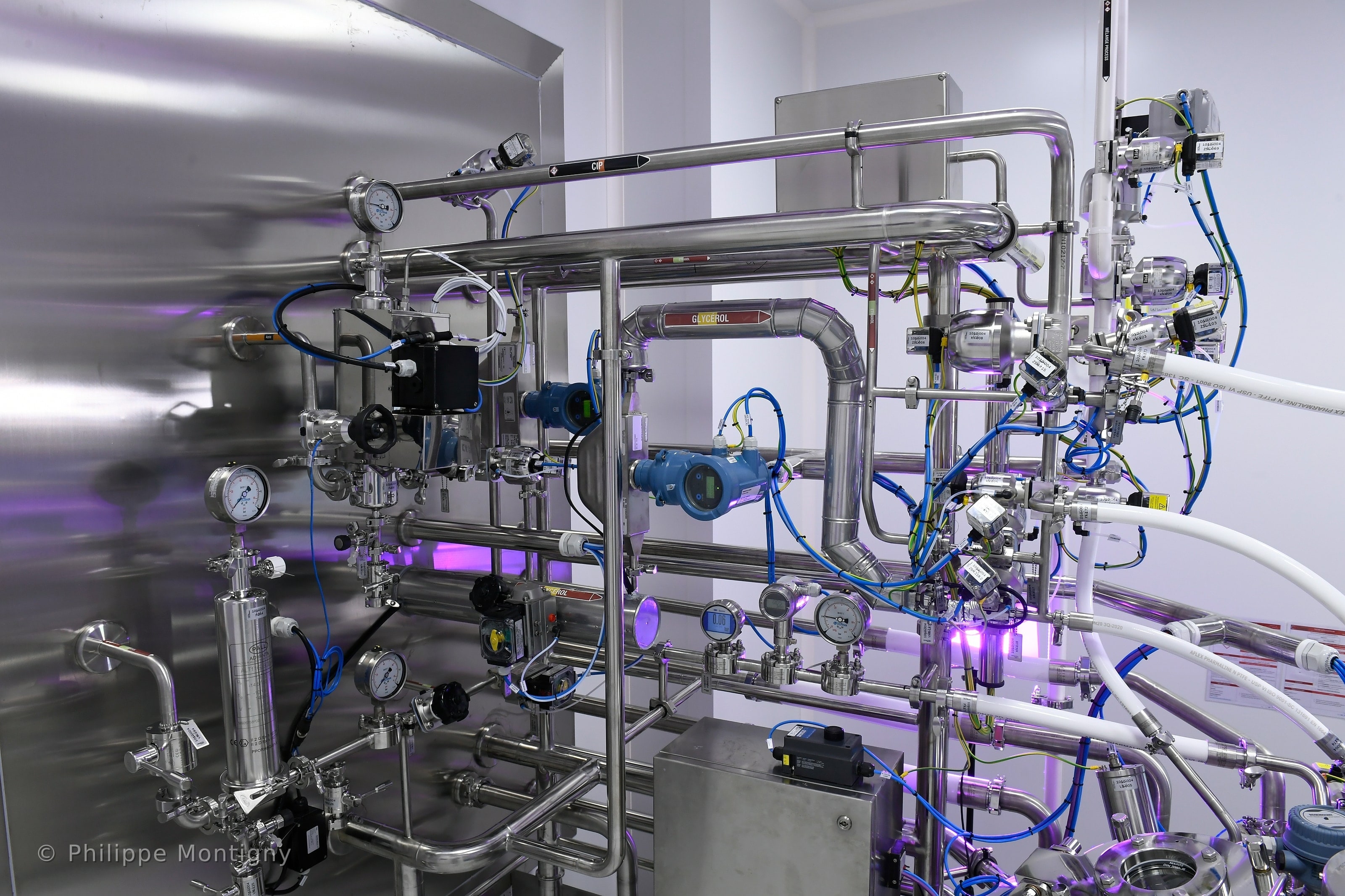 Installation de process en inox dans une unité de production