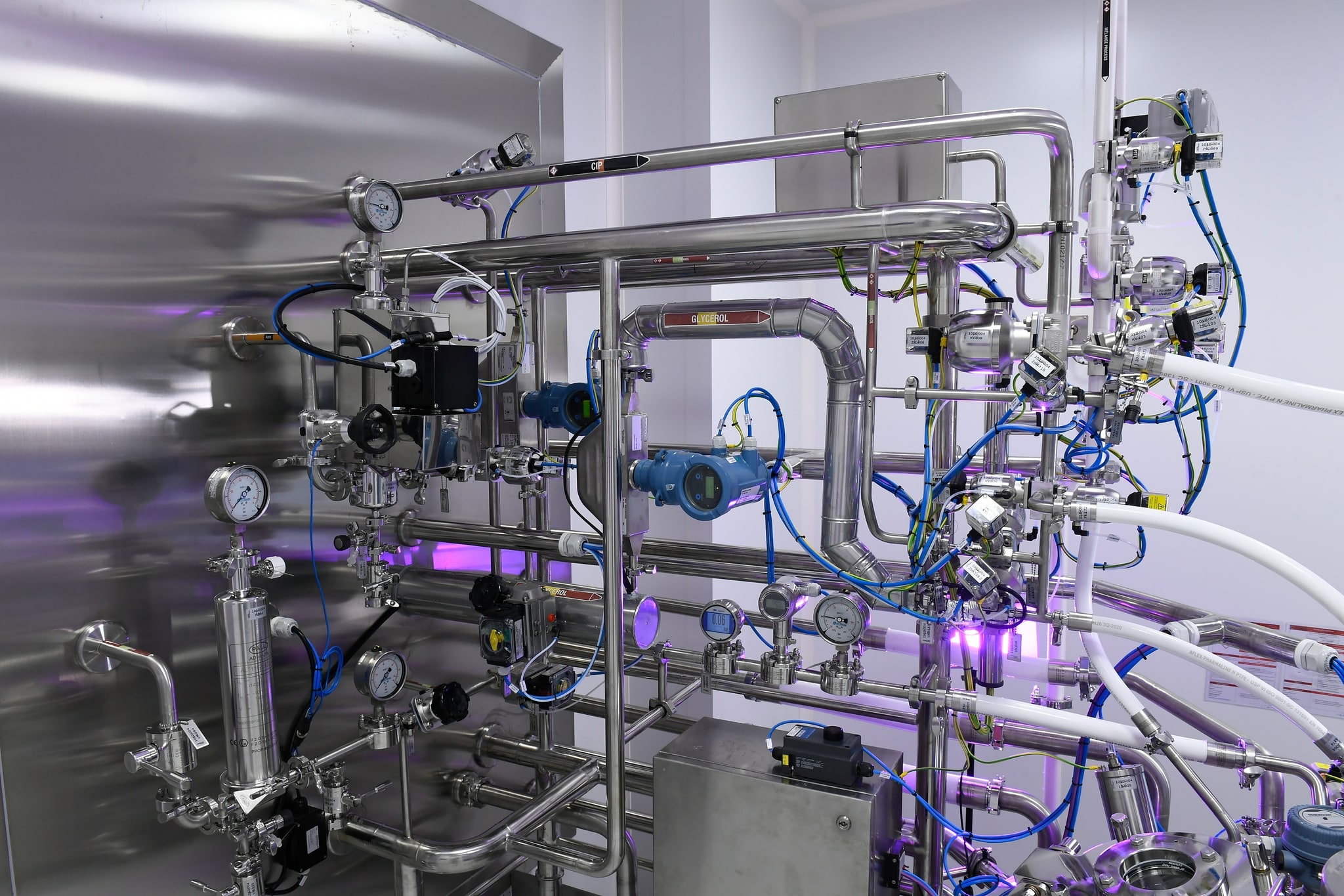 Installation de process en inox dans une unité de production